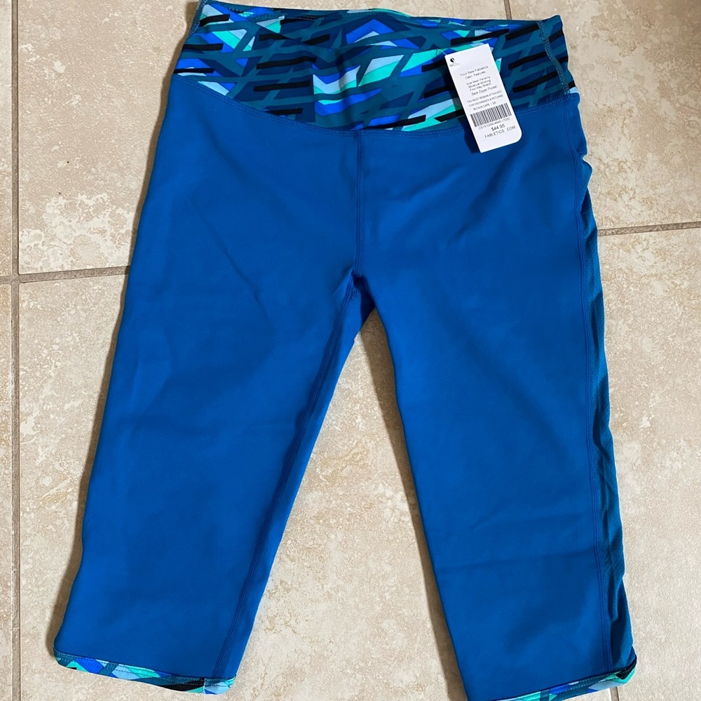 NWT Fabletics Blue cropped leggings with multicolor waistband - small